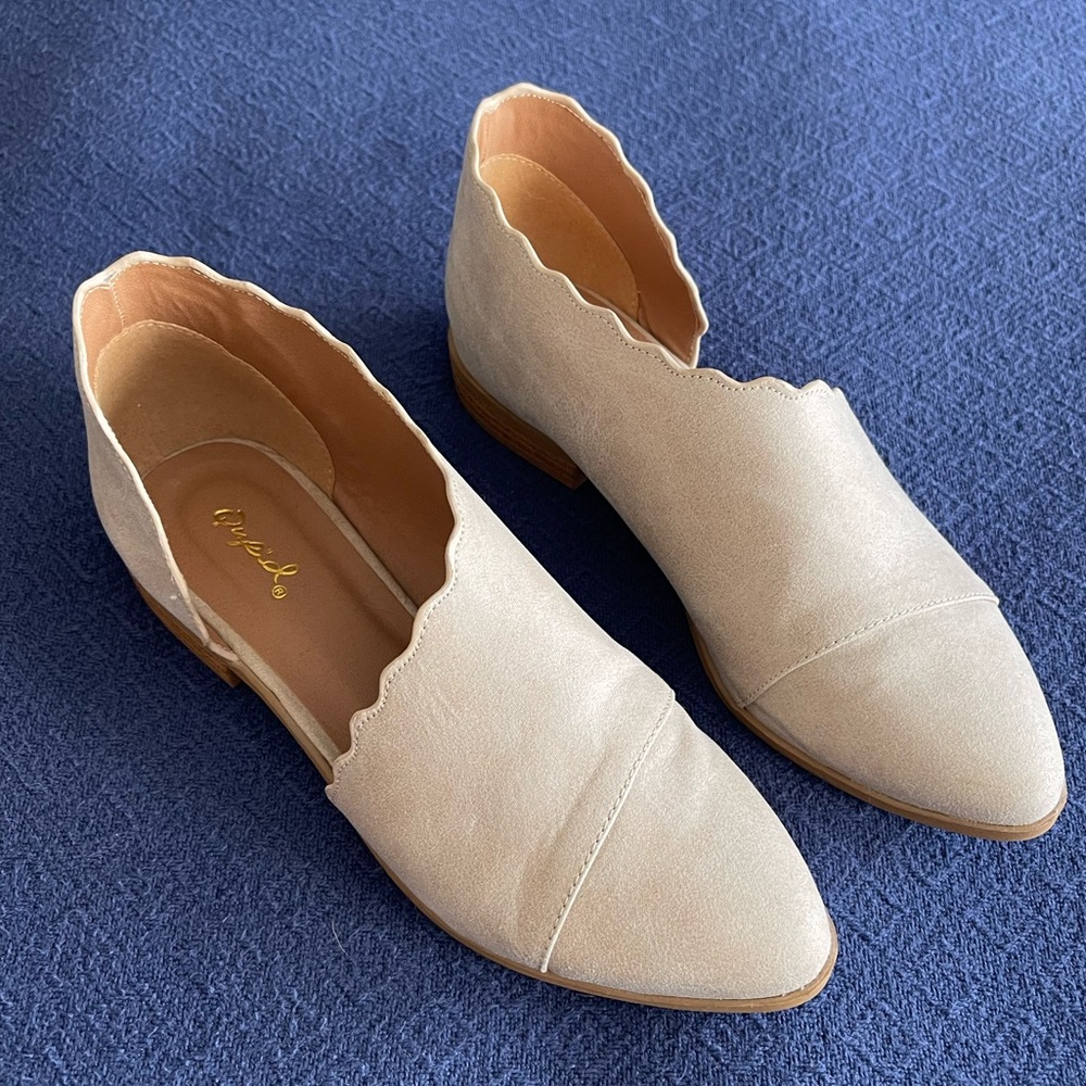 Qupid cut out asymmetrical loafer size 7 Free People look alike